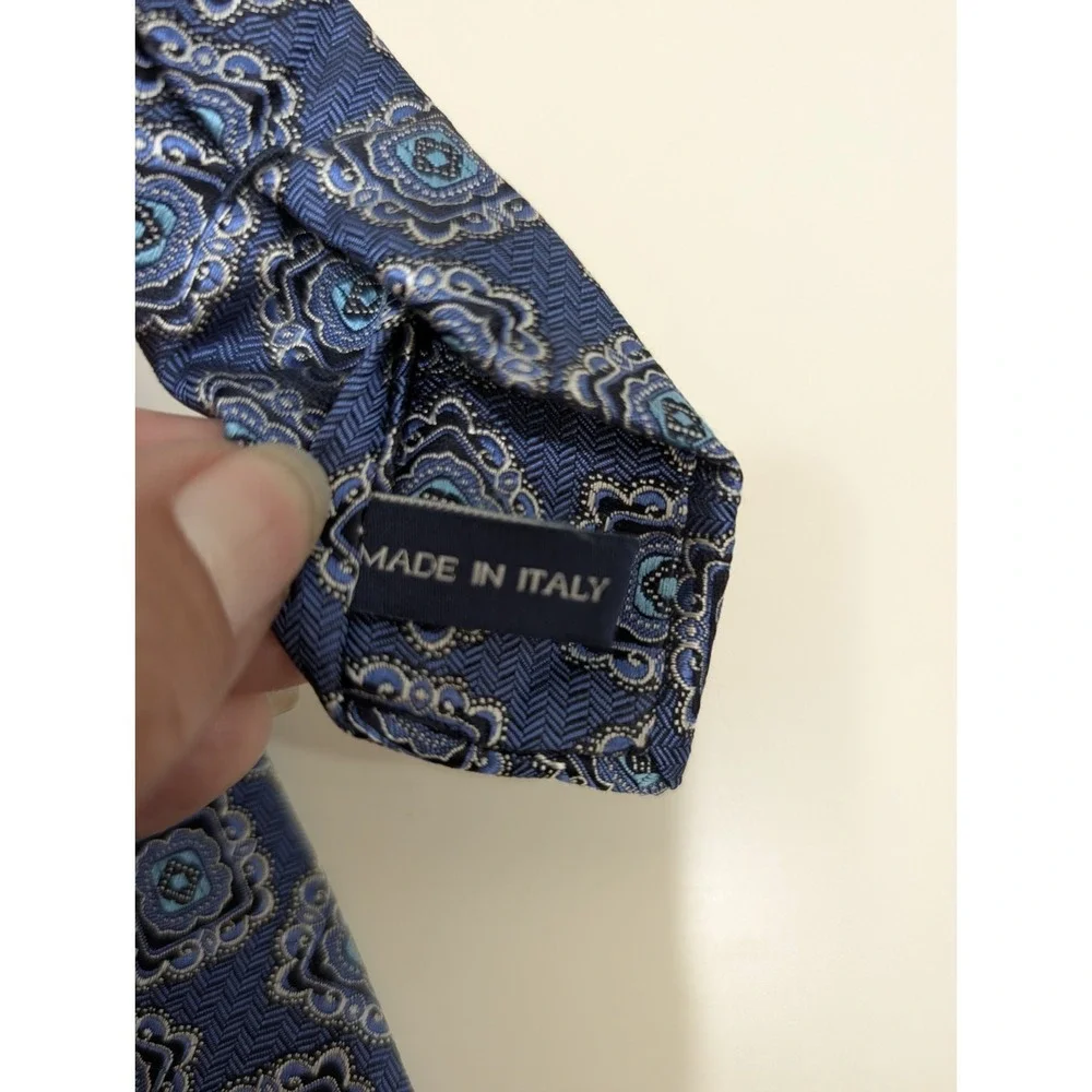 Geoff Nicholson Italy‎ Silk Blend Blue Geometric Medallion Luxury Tie